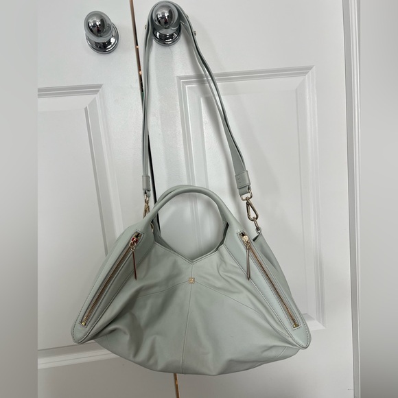 Pour La Victoire Bone Colored Leather Handbag Unique Shape Gold Hardware GUC - Picture 15 of 15